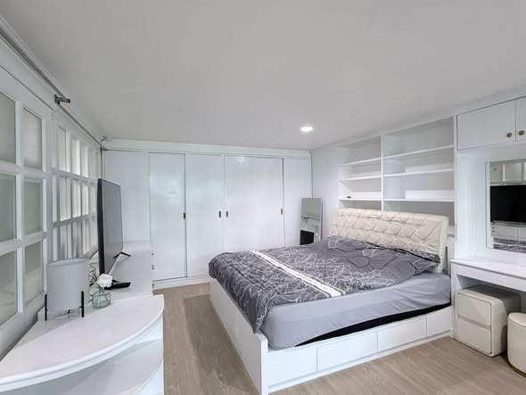 bedroom and room interior of Diamond Tower