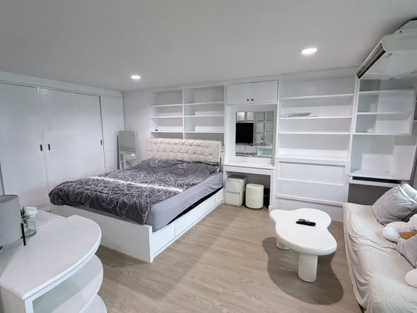 bedroom and room interior of Diamond Tower