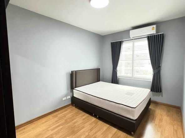 bedroom of Doodee Eyelash Extensions