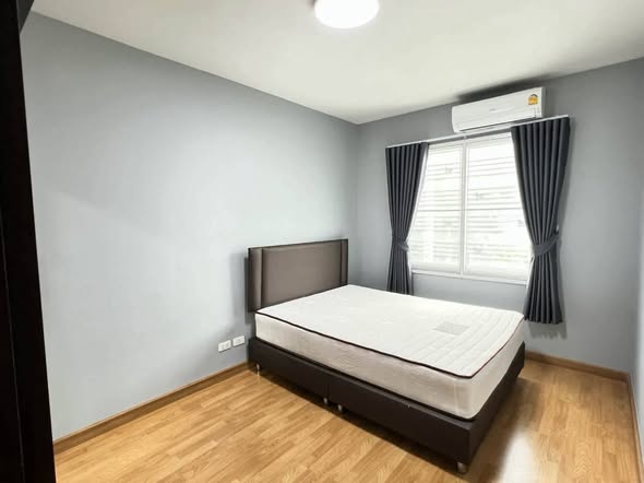 bedroom of Doodee Eyelash Extensions
