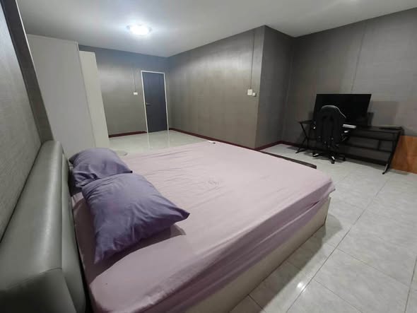 bedroom of Double DD House @MRT Sutthisan