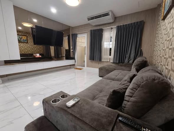 living room of Double DD House @MRT Sutthisan