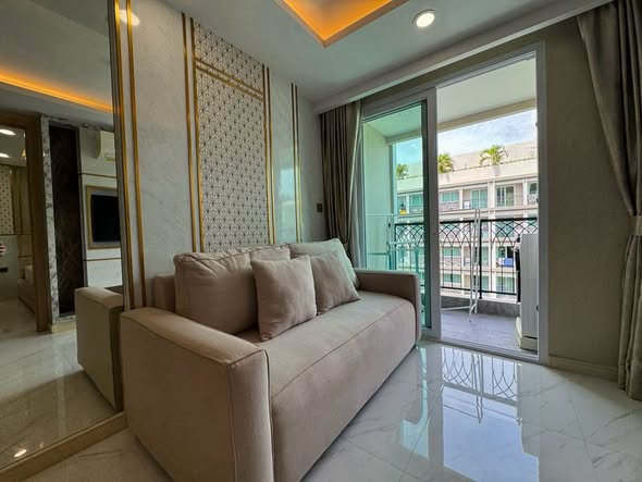 living room and bedroom of Dusit Grand Park