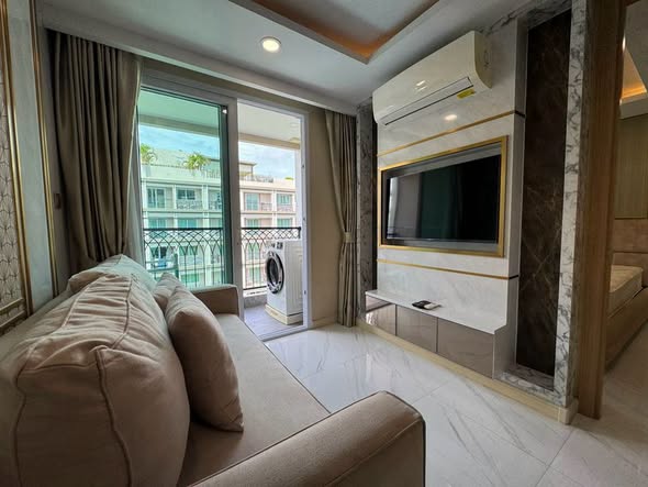 living room and bedroom of Dusit Grand Park