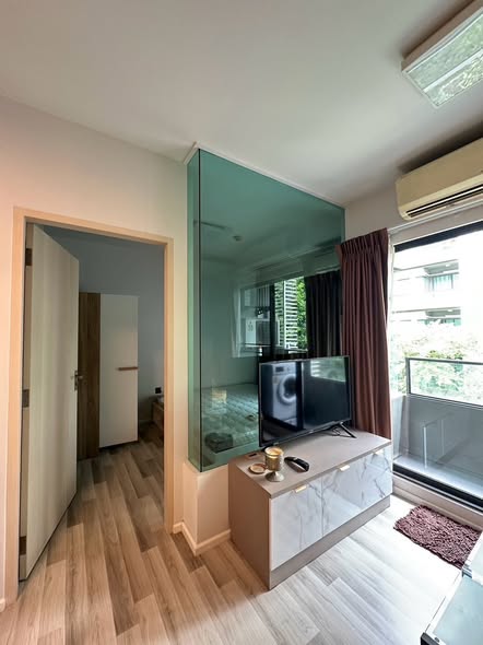 bedroom and room interior of Ease1 Rama2