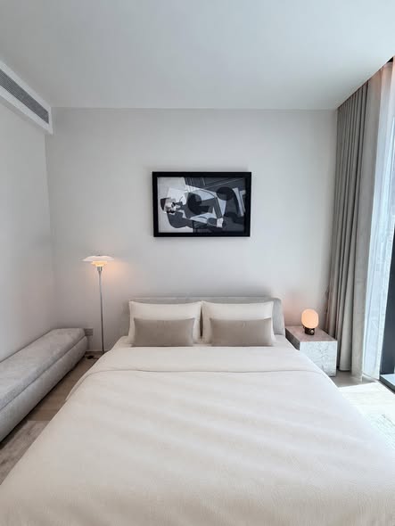 bedroom of EI8HTEEN SEVEN