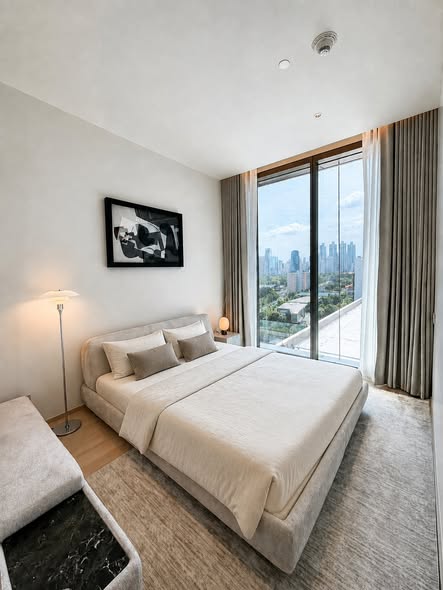 bedroom of EI8HTEEN SEVEN