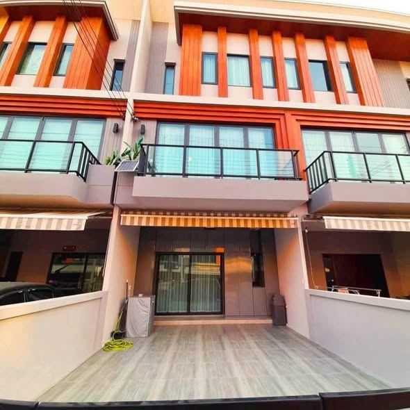 Eigen Premium Townhome