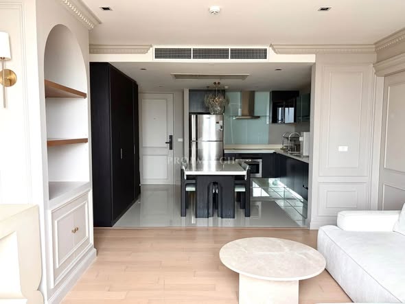 living room and kitchen of Eight Thonglor Residence