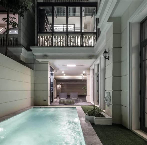 Ekamai Luxury Home
