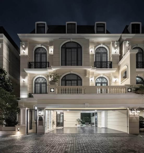 Ekamai Luxury Home