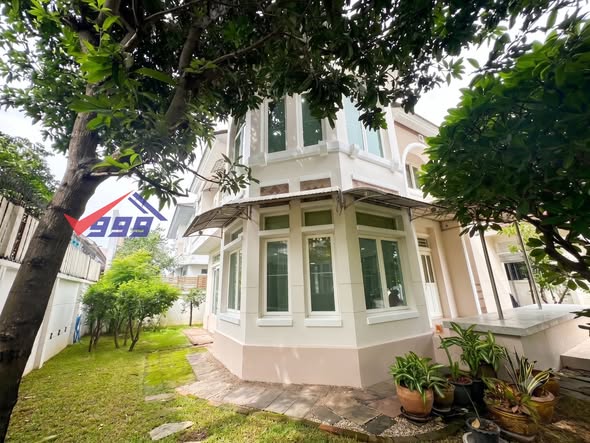 Ekamai Luxury Home