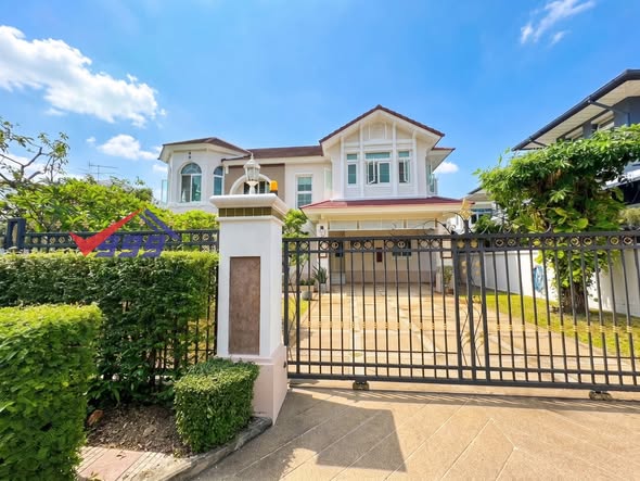 Ekamai Luxury Home