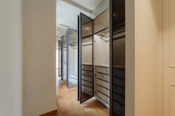 room interior of Ekamai Luxury Home