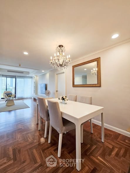 room interior of Elegant 2 bedroom Central NaNa
