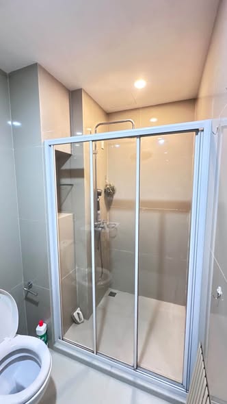 room interior and bathroom of ELIO DEL NEST