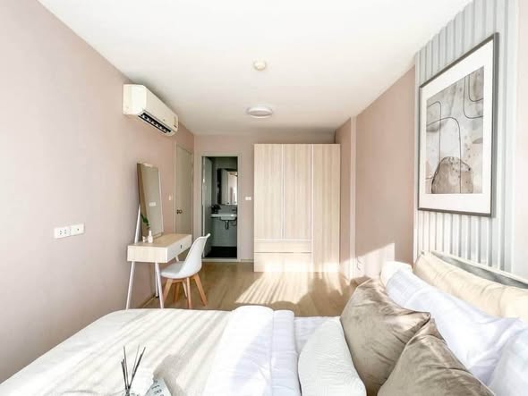 bedroom of Elio Del Ray