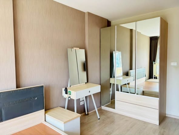 bedroom and room interior of Elio Del Ray