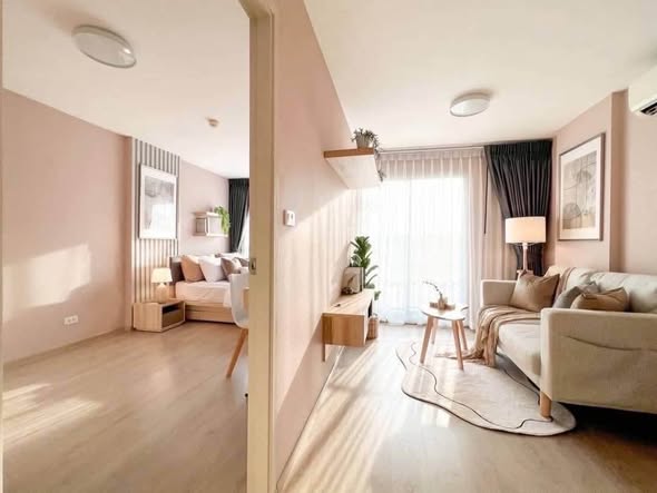 living room and bedroom of Elio Del Ray