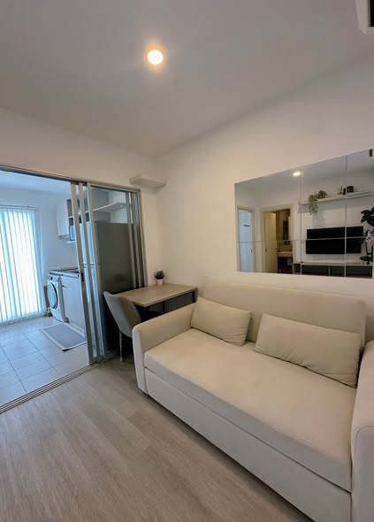 bedroom and living room of Elio Sathorn-Wutthakat