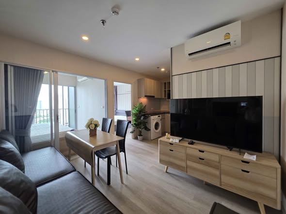 living room and bedroom of Elio Sathorn-Wutthakat