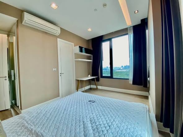 bedroom of Equinox Phahol Vibha