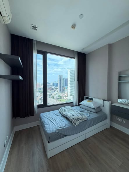 bedroom of Equinox Phahol Vibha