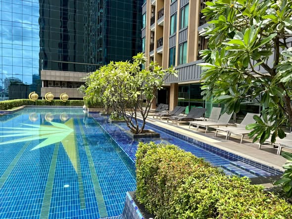 pool of Equinox Phahol Vibha