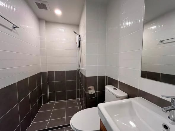bathroom of FLEXI Sathon-Charoen Nakhon