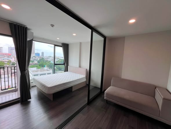 bedroom and room interior of FLEXI Sathon-Charoen Nakhon