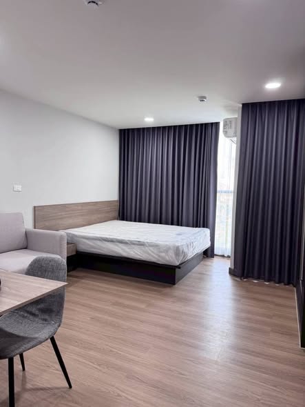 bedroom and room interior of FLEXI Sathon-Charoen Nakhon
