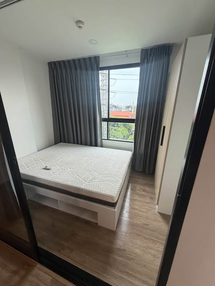 bedroom and room interior of Flexi Suksawat Condo