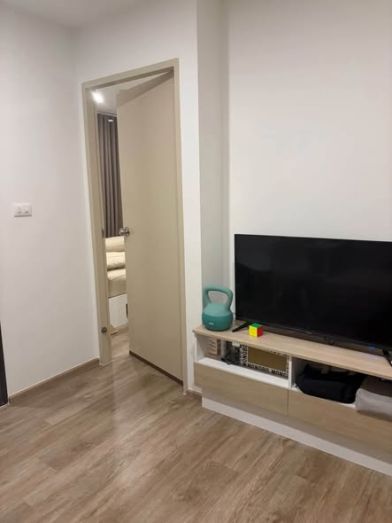 bedroom and room interior of Flexi Suksawat Condo