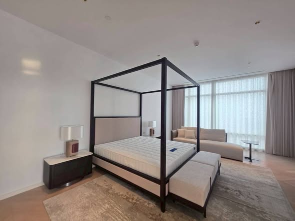 bedroom of Four Seasons Hotel Bangkok at Chao Phraya River