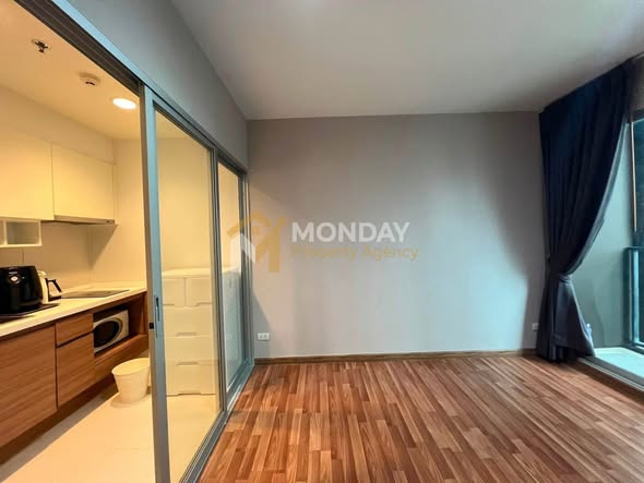 bedroom of Fuse Chan Sathorn