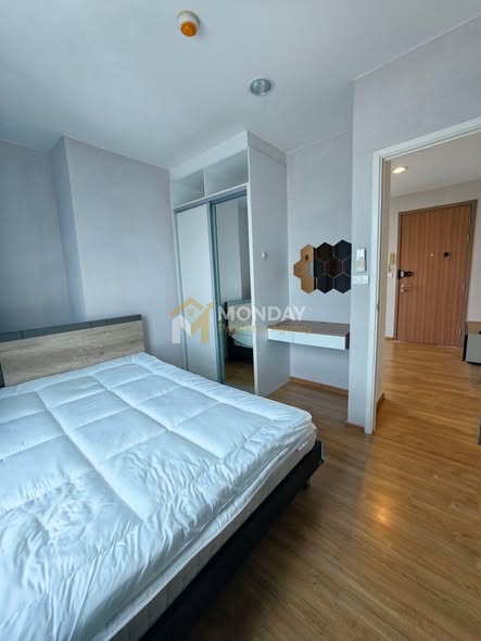 bedroom of Fuse Chan Sathorn