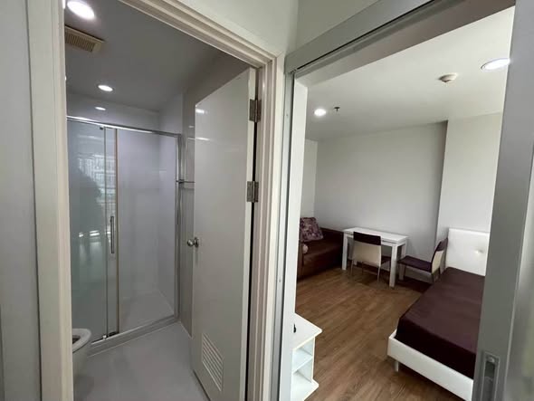 bedroom and room interior of Fuse Chan Sathorn