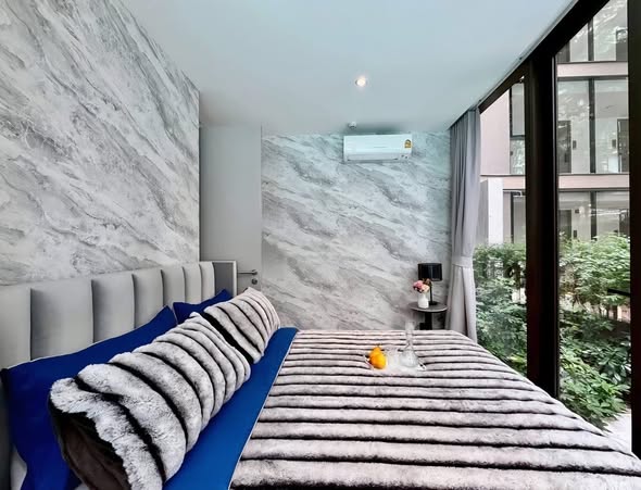 bedroom of Fynn Asoke
