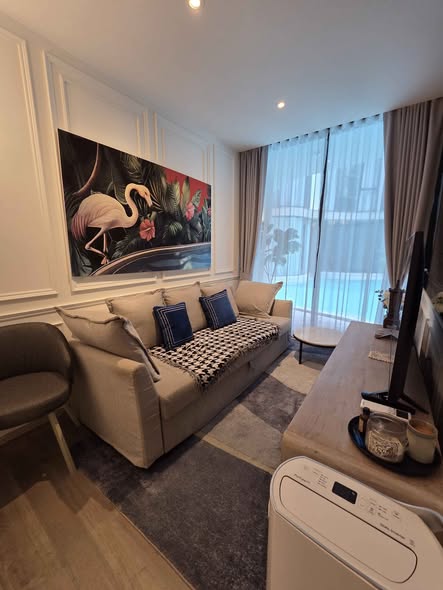 bedroom and living room of Fynn Asoke