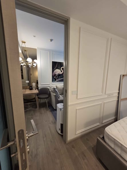 bedroom and room interior of Fynn Asoke