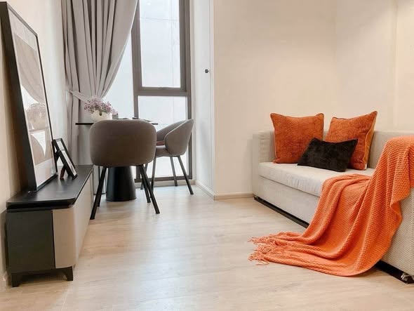 living room and bedroom of Fynn Asoke