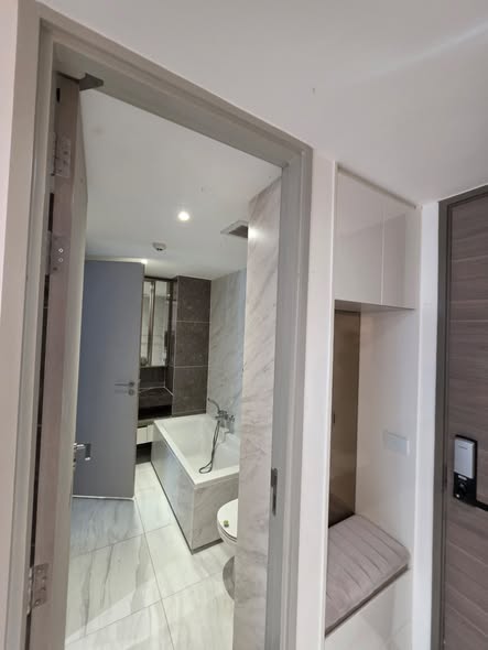room interior and bathroom of Fynn Asoke