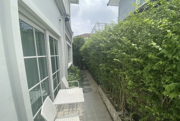 Golden Neo Sathorn Village