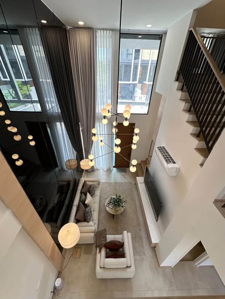 living room of Golden Town Sukhumvit-Bearing Station