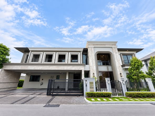 Grand Bangkok Boulevard Sukhumvit – Srinakarin