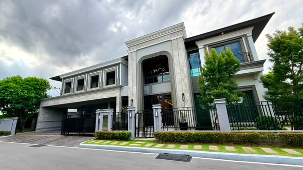 Grand Bangkok Boulevard Sukhumvit – Srinakarin