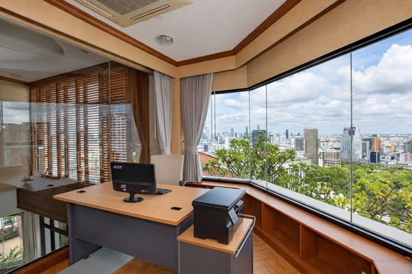 Grand Diamond Suites Hotel