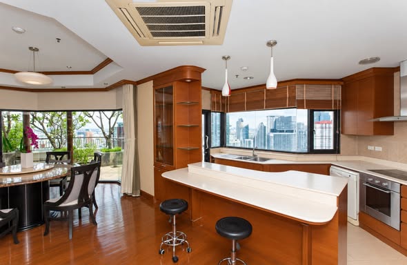 Grand Diamond Suites Hotel