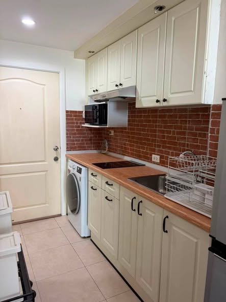 kitchen of Grand Park View Asok
