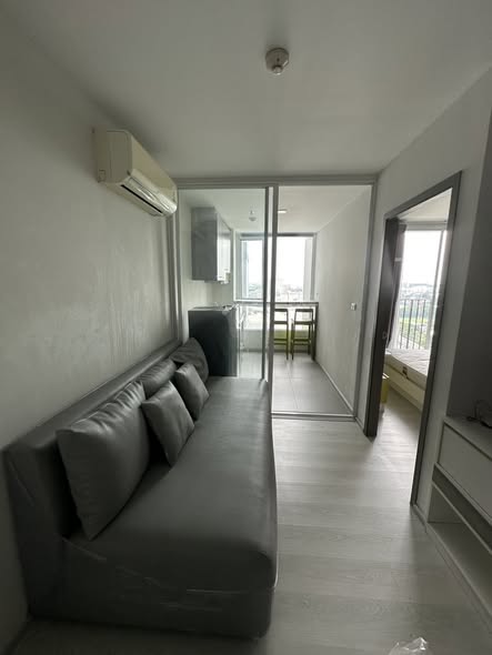 bedroom and room interior of Grene Chaengwattana